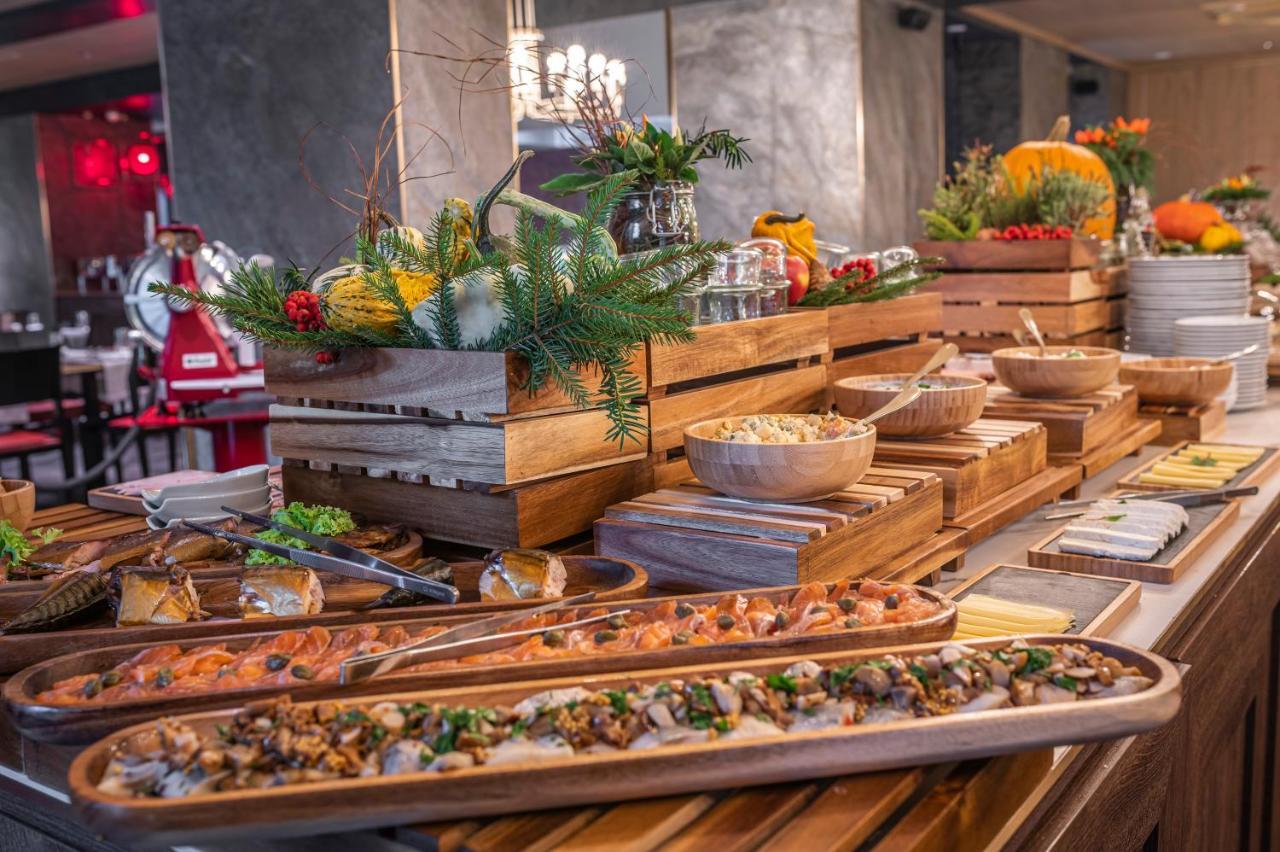 Nosalowy Park Hotel & Spa Zakopane Exterior foto A buffet at a restaurant